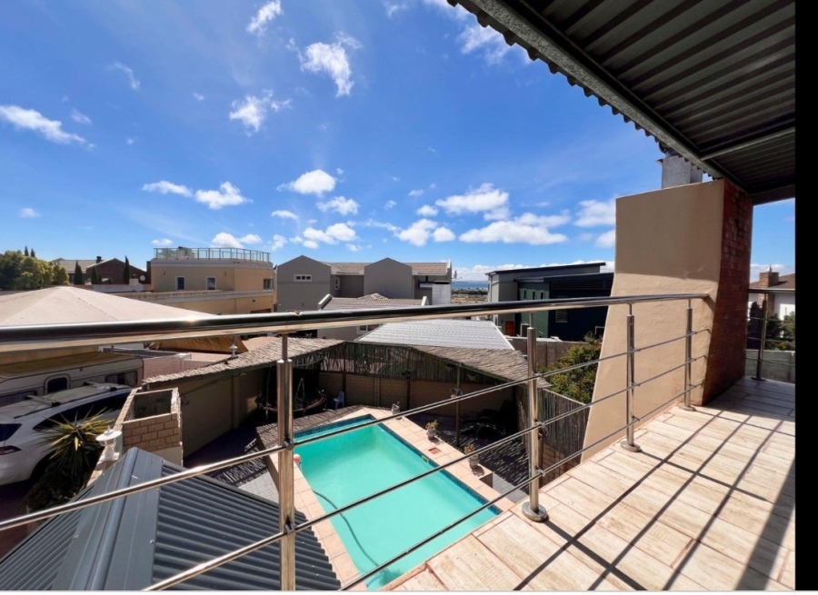 4 Bedroom Property for Sale in Myburgh Park Western Cape